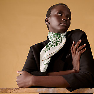 【新品】HERMES カレ90 宮廷の馬具 ABEILLES TATTOO Hermes Blue Twill Silk 90 cm 36 Brazil Tattoo Scarf Shawl Carre